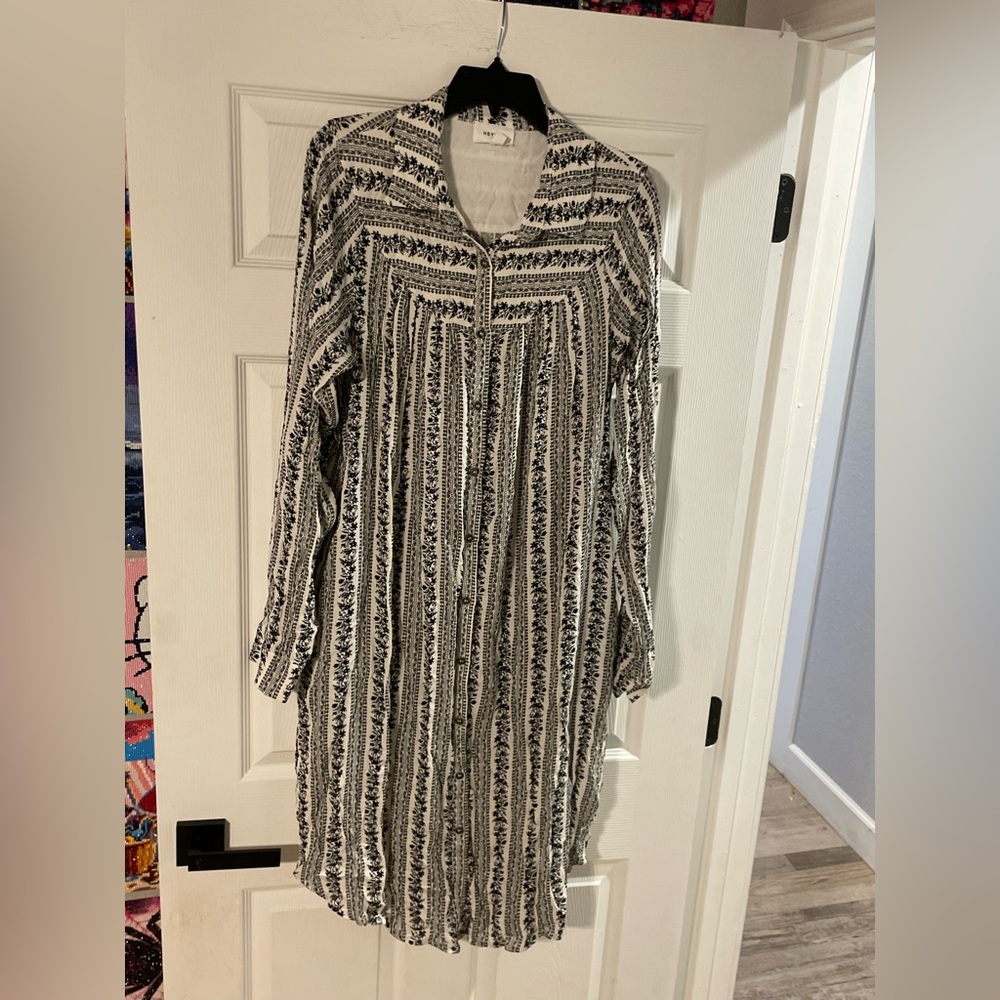 Chic Monochrome Long Sleeve Dress